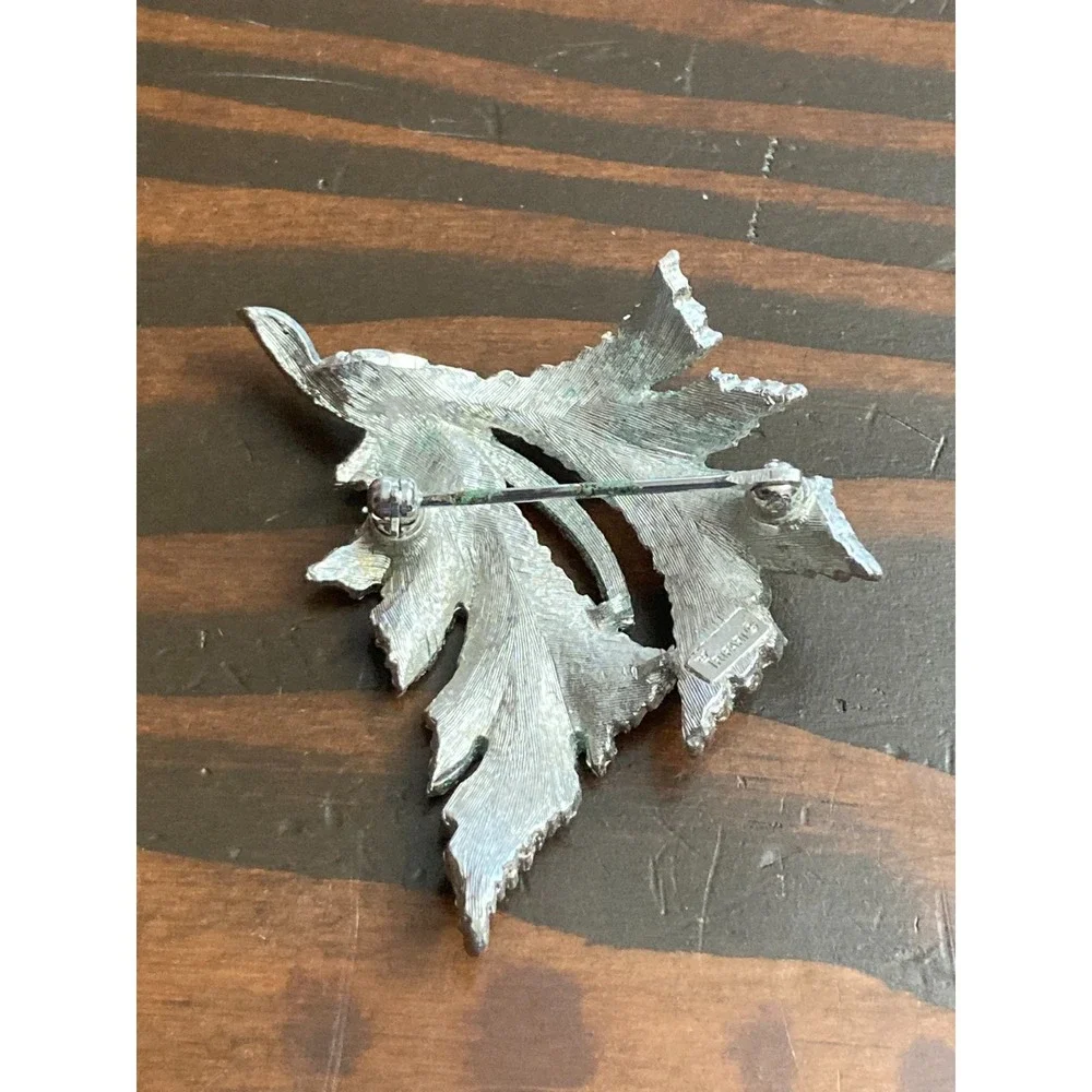Vintage Crown Trifari Silver Tone Leaf with Rope Stem Brooch Lapel Pin